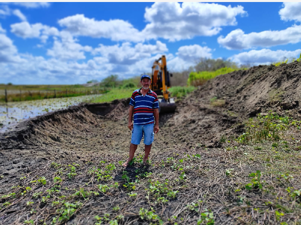Secretaria de Agricultura de Nova Cruz, com Ronaldo Augusto à frente, realiza limpeza de barreiros em áreas rurais